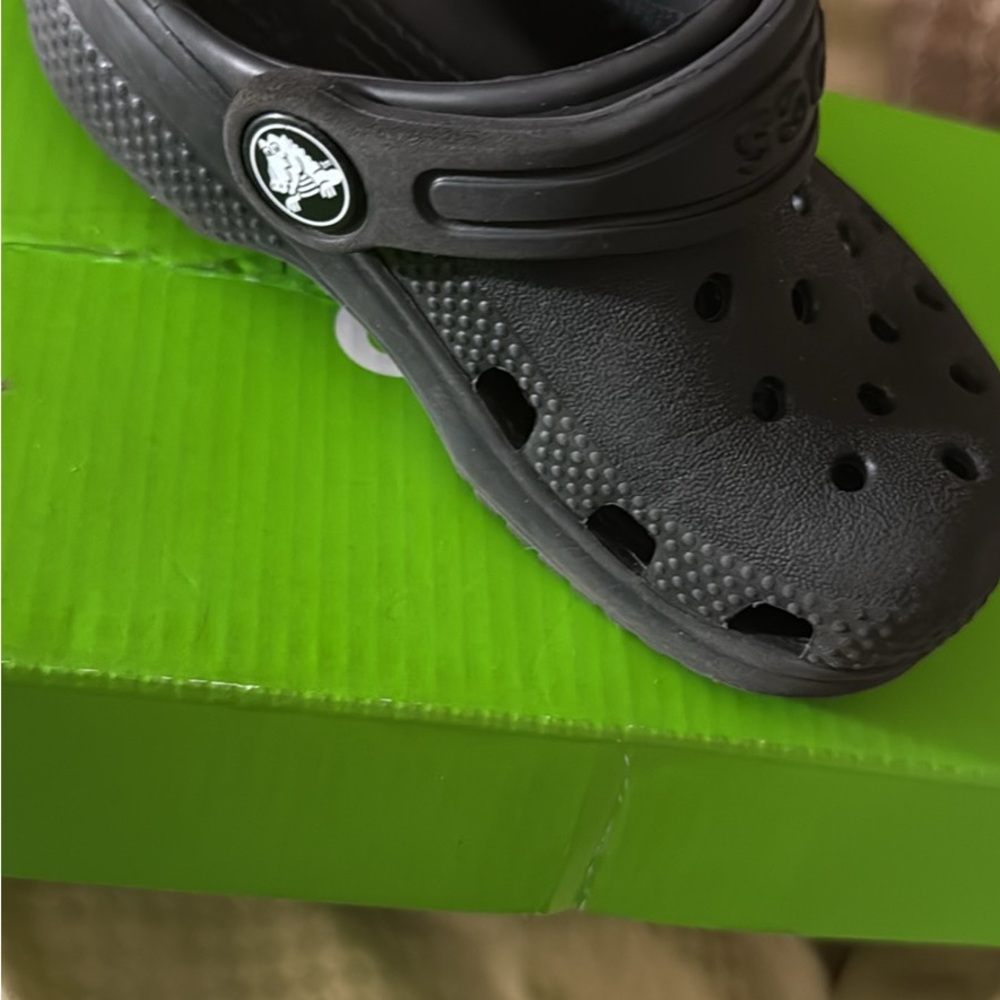 CROCS Black Water Shoes Classic Design - Picture 2 of 2